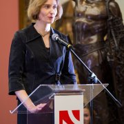 Prof. Marta Miączyńska, członkini Rady NCN prezentuje sylwetkę kolejnego laurata Nagrody