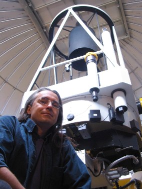 prof. Igor Soszyński przy Teleskopie Warszawskim w Chile