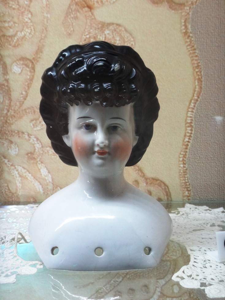 Head of the doll with black hair, located in The Museum of Toys and Play in Kielce. Photo by Dorota Zoładz-Strzelczyk